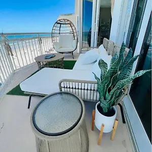 Oasis 704 Lovely Daytona Ocean Front For 5 Sleeps Up To 12 , Daytona Beach United States